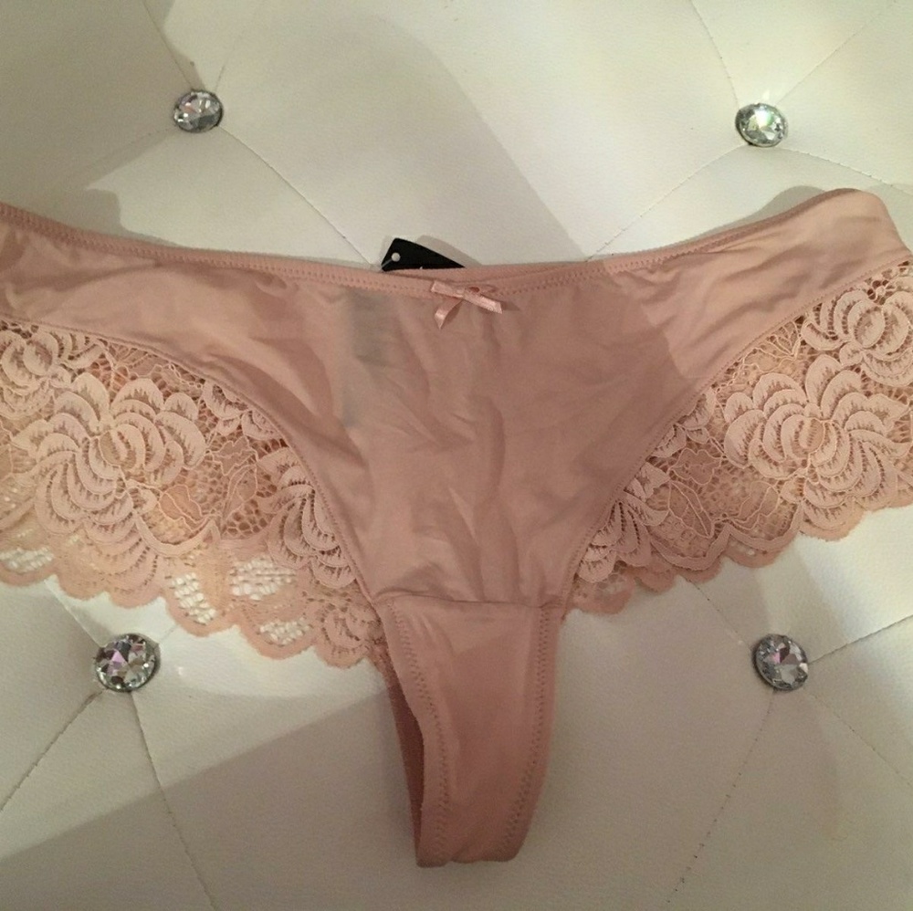 Bra and panty set - Picture 2 of 3